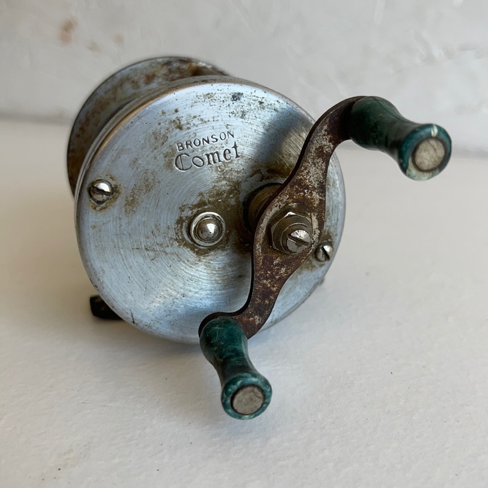 Vintage 1940’s Bronson Comet 2400 Bait Casting Fishing Reel